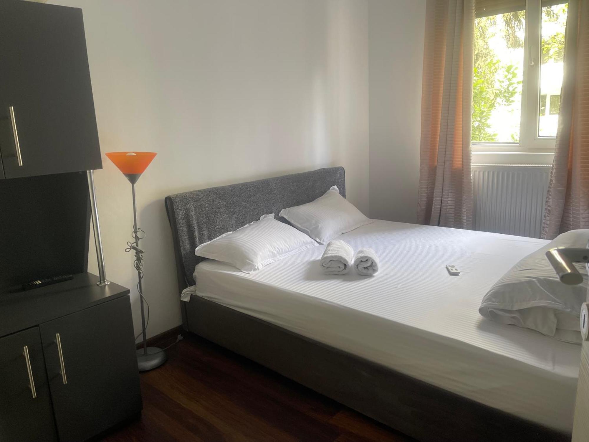 Carlitos Apt Ramnicu Valcea Ngoại thất bức ảnh