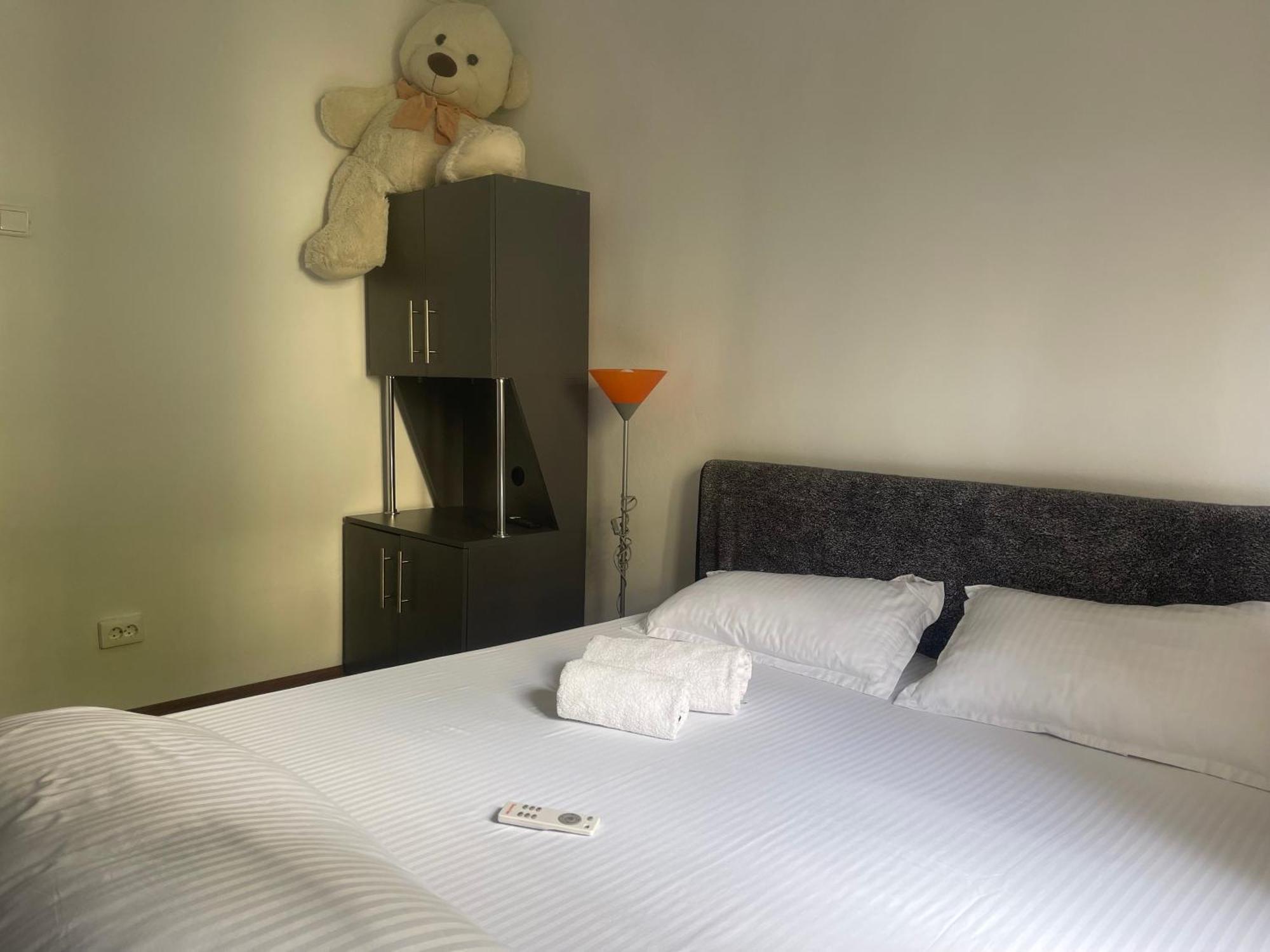 Carlitos Apt Ramnicu Valcea Ngoại thất bức ảnh