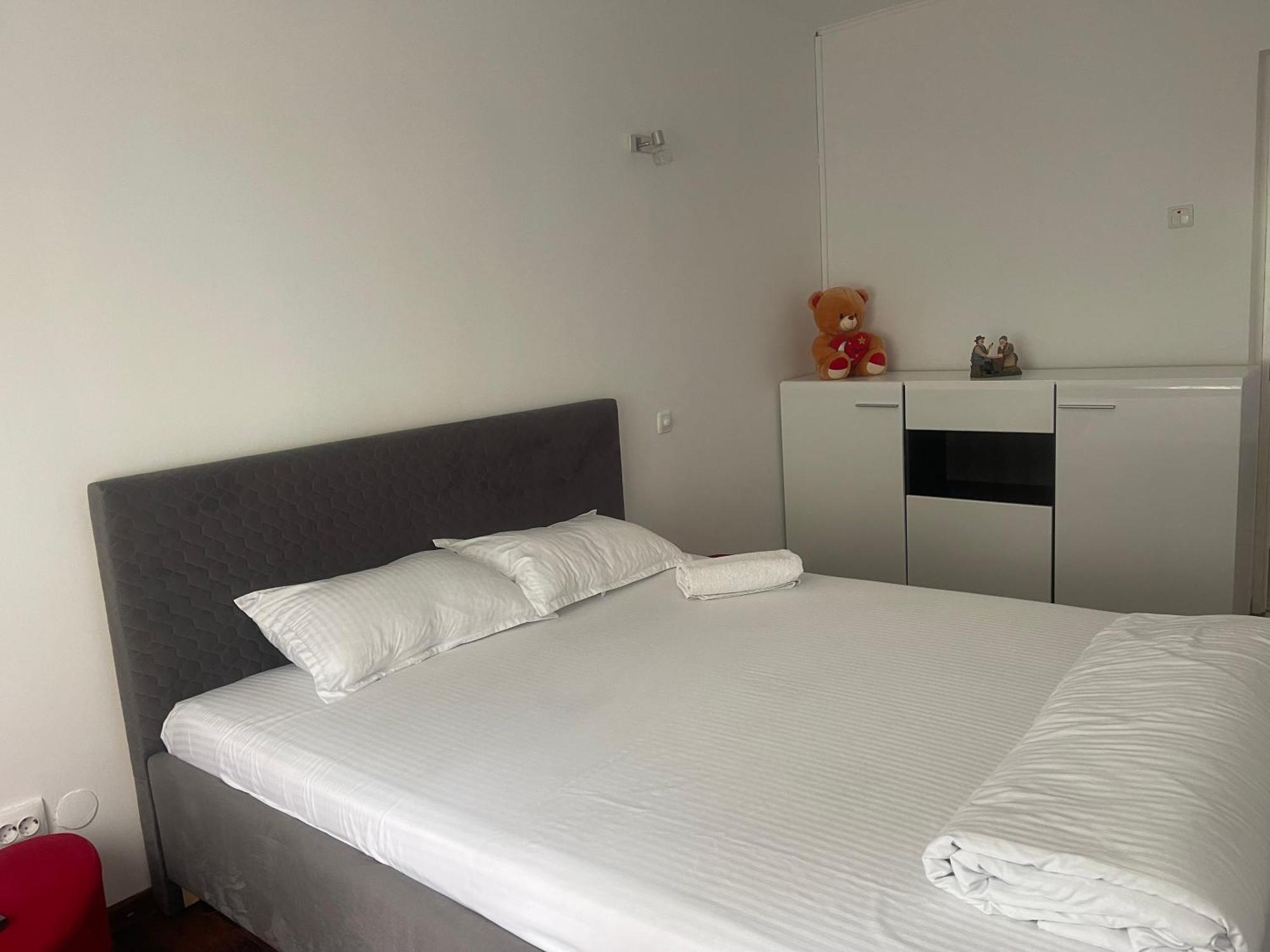 Carlitos Apt Ramnicu Valcea Ngoại thất bức ảnh