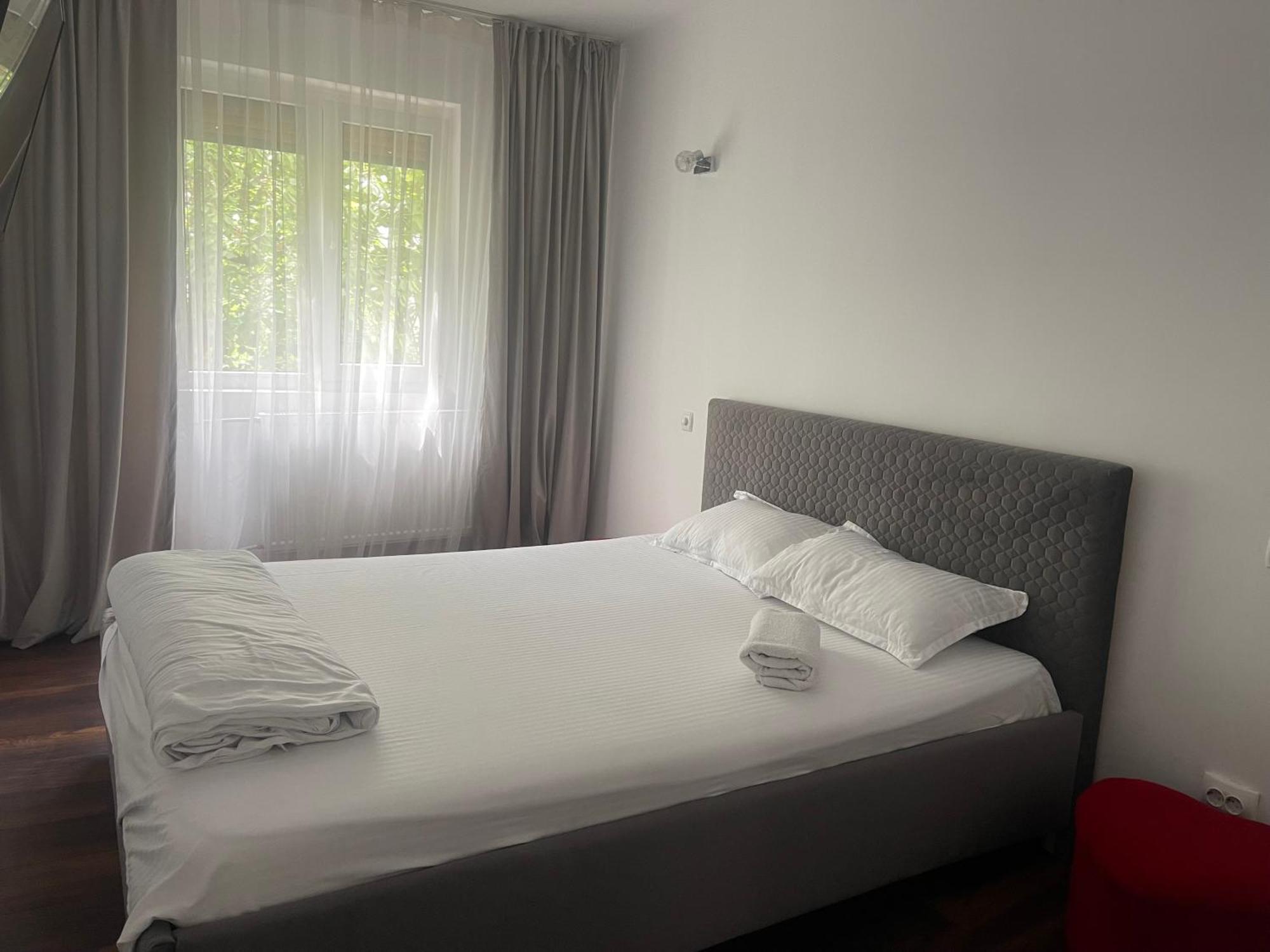 Carlitos Apt Ramnicu Valcea Ngoại thất bức ảnh